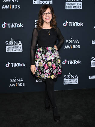October 29, 2026, Los Angeles, California, USA: American singer-songwriter, musician, author and actress LISA LOEB, 58, attends 2026 (Songwriters of North America) SONA Awards. Los Angeles USA  - ZUMAb173 20261029_aap_b173_053 Copyright: xBillyxBennightx