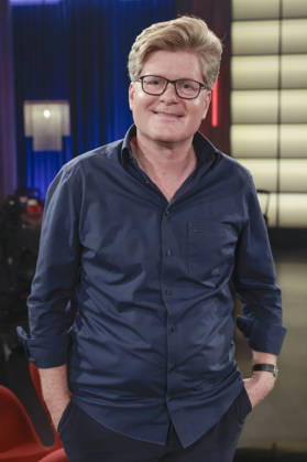 Teacher Schröder during the taping of the WDR talk show Kölner Treff at the WDR Studio BS 3 in Cologne, October 29, 2026 Foto:xR.xSchmiegeltx xFuturexImagex koelner_treff2910_6038