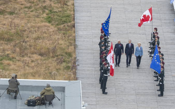 October 30, 2026, Montreal, Pq, CANADA: Prime Minister Mark Carney, centre, arrives flanked by European Council President Antonio Costa, left and European Commission President Ursula von der Leyen for the EU-Canada summit in Montreal on Friday, Oct. 30, 2026. Montreal CANADA  - ZUMAc35_ 20261030_zaf_c35_005 Copyright: xChristinnexMuschix