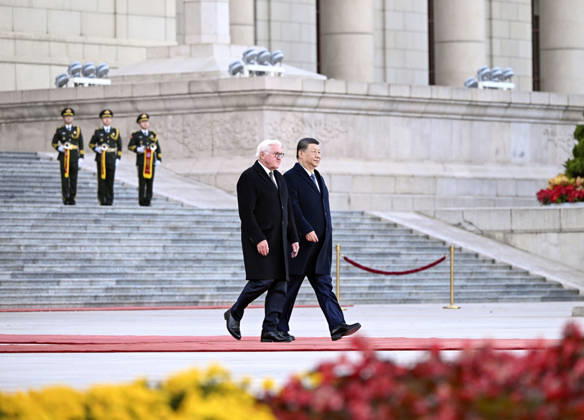 (261030) -- BEIJING, Oct. 30, 2026 -- Chinese President Xi Jinping holds a welcome ceremony for German President Frank-Walter Steinmeier at the square outside the east gate of the Great Hall of the People prior to their talks in Beijing, capital of China, Oct. 30, 2026. Xi held talks with Steinmeier, who is on a state visit to China, in Beijing on Friday. ) CHINA-BEIJING-XI JINPING-GERMAN PRESIDENT-TALKS (CN) YinxBogu 