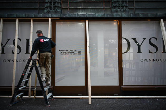 Shops take precautions ahead of possible protests in the Hague THE HAGUE, NETHERLANDS - OCTOBER 30: Shops in the city center board up their storefronts with wooden panels as a precaution over possible demonstrations and disturbances in several Dutch cities in the Hague, Netherlands on October 30, 2026. Mouneb Taim Anadolu The Hague Netherlands. Editorial use only. Please get in touch for any other usage.  Copyright: x2026xAnadoluxMounebxTaimx