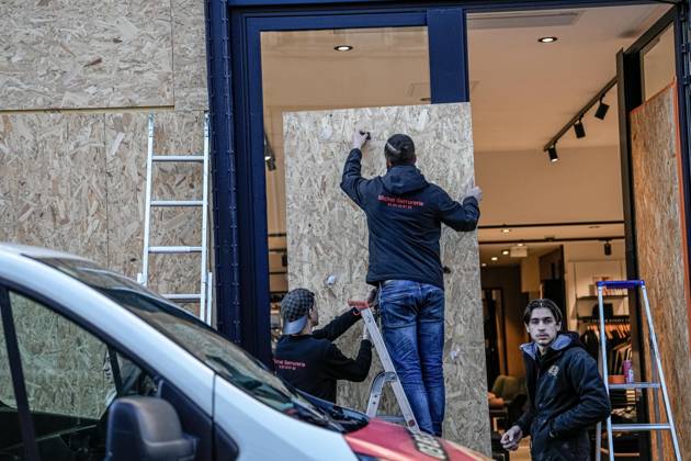 Shopkeepers board up windows ahead of planned protests in Nancy NANCY, FRANCE - OCTOBER 30: Merchants reinforce store windows with wooden boarding and protective security barriers in downtown Nancy, France, on October 30, 2026. Local business owners and merchants heavily fortified their storefronts across the city center following previous riots and looting, bracing for potential violence and property destruction ahead of scheduled demonstrations over the weekend. Muhammed Said Tako Anadolu Nancy France. Editorial use only. Please get in touch for any other usage.  Copyright: x2026xAnadoluxMuhammedxSaidxTakox