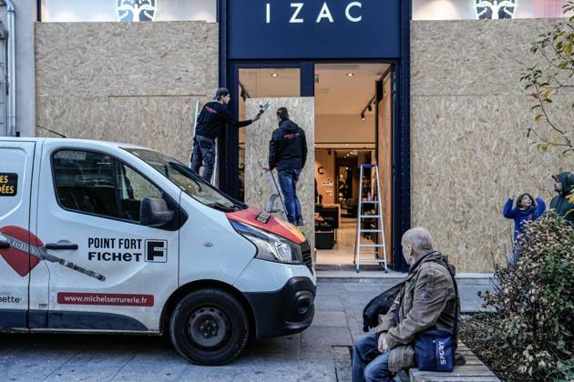 Shopkeepers board up windows ahead of planned protests in Nancy NANCY, FRANCE - OCTOBER 30: Merchants reinforce store windows with wooden boarding and protective security barriers in downtown Nancy, France, on October 30, 2026. Local business owners and merchants heavily fortified their storefronts across the city center following previous riots and looting, bracing for potential violence and property destruction ahead of scheduled demonstrations over the weekend. Muhammed Said Tako Anadolu Nancy France. Editorial use only. Please get in touch for any other usage.  Copyright: x2026xAnadoluxMuhammedxSaidxTakox