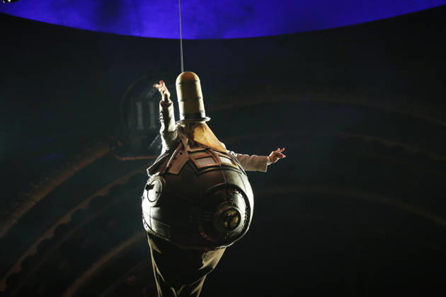 October 30, 2026, Madrid, Community Of Madrid, Spain: Artists and acrobats of Cirque du Soleil perform live on stage during the opening premiere of KURIOS - Cabinet of Curiosities (Gabinete de Curiosidades) under the iconic Big Top (Gran Carpa) at Escenario Puerta del Angel in Madrid, Spain, on Friday, October 30, 2026. Directed by Michel Laprise and celebrated as one of Cirque du Soleil s most acclaimed productions, the steampunk-inspired spectacle arrives in the Spanish capital following its successful engagement in Barcelona to conclude its Spanish tour. Set in a late 19th-century mechanical universe, the show follows an ambitious inventor known as The Seeker who unlocks a cabinet of curiosities, unleashing world-class contortionists - ZUMAo127 20261030_zep_o127_072 Copyright: xHugoxOrtunox