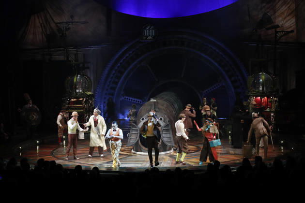 October 30, 2026, Madrid, Community Of Madrid, Spain: Artists and acrobats of Cirque du Soleil perform live on stage during the opening premiere of KURIOS - Cabinet of Curiosities (Gabinete de Curiosidades) under the iconic Big Top (Gran Carpa) at Escenario Puerta del Angel in Madrid, Spain, on Friday, October 30, 2026. Directed by Michel Laprise and celebrated as one of Cirque du Soleil s most acclaimed productions, the steampunk-inspired spectacle arrives in the Spanish capital following its successful engagement in Barcelona to conclude its Spanish tour. Set in a late 19th-century mechanical universe, the show follows an ambitious inventor known as The Seeker who unlocks a cabinet of curiosities, unleashing world-class contortionists - ZUMAo127 20261030_zep_o127_075 Copyright: xHugoxOrtunox