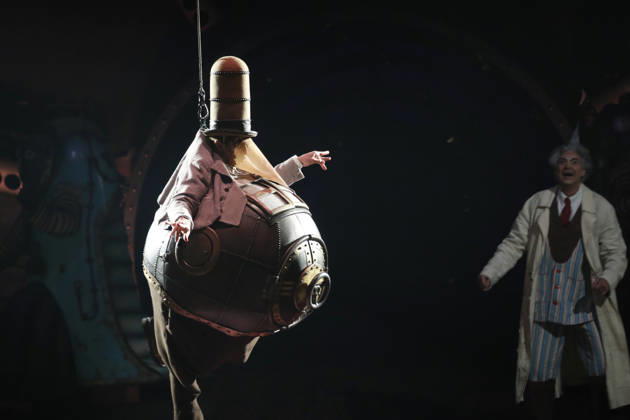 October 30, 2026, Madrid, Community Of Madrid, Spain: Artists and acrobats of Cirque du Soleil perform live on stage during the opening premiere of KURIOS - Cabinet of Curiosities (Gabinete de Curiosidades) under the iconic Big Top (Gran Carpa) at Escenario Puerta del Angel in Madrid, Spain, on Friday, October 30, 2026. Directed by Michel Laprise and celebrated as one of Cirque du Soleil s most acclaimed productions, the steampunk-inspired spectacle arrives in the Spanish capital following its successful engagement in Barcelona to conclude its Spanish tour. Set in a late 19th-century mechanical universe, the show follows an ambitious inventor known as The Seeker who unlocks a cabinet of curiosities, unleashing world-class contortionists - ZUMAo127 20261030_zep_o127_065 Copyright: xHugoxOrtunox