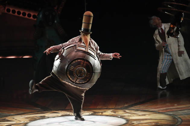 October 30, 2026, Madrid, Community Of Madrid, Spain: Artists and acrobats of Cirque du Soleil perform live on stage during the opening premiere of KURIOS - Cabinet of Curiosities (Gabinete de Curiosidades) under the iconic Big Top (Gran Carpa) at Escenario Puerta del Angel in Madrid, Spain, on Friday, October 30, 2026. Directed by Michel Laprise and celebrated as one of Cirque du Soleil s most acclaimed productions, the steampunk-inspired spectacle arrives in the Spanish capital following its successful engagement in Barcelona to conclude its Spanish tour. Set in a late 19th-century mechanical universe, the show follows an ambitious inventor known as The Seeker who unlocks a cabinet of curiosities, unleashing world-class contortionists - ZUMAo127 20261030_zep_o127_073 Copyright: xHugoxOrtunox