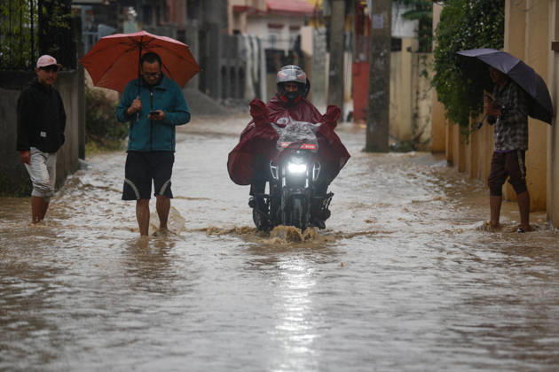 Flooding Disrupts Daily Life In Lalitpur Amid Heavy Rainfall Pedestrians wade through flooded streets amid continuous rainfall caused by Cyclone Arnab in Lalitpur, Nepal, on October 31, 2026. Heavy rainfall has inundated several areas, disrupting daily activities and making movement difficult for pedestrians and motorists. Lalitpur Nepal  Copyright: xSanjitxPariyarx originalFilename: pariyar-notitle261031_npYVy.jpg