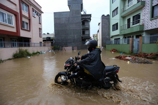 Flooding Disrupts Daily Life In Lalitpur Amid Heavy Rainfall Pedestrians wade through flooded streets amid continuous rainfall caused by Cyclone Arnab in Lalitpur, Nepal, on October 31, 2026. Heavy rainfall has inundated several areas, disrupting daily activities and making movement difficult for pedestrians and motorists. Lalitpur Nepal  Copyright: xSanjitxPariyarx originalFilename: pariyar-notitle261031_npH9B.jpg