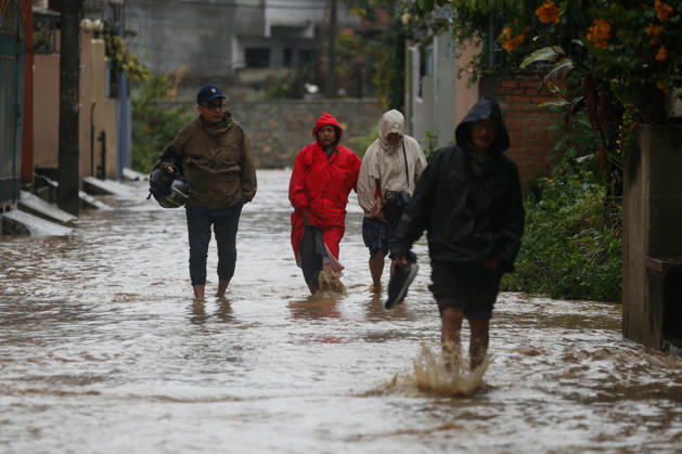 Flooding Disrupts Daily Life In Lalitpur Amid Heavy Rainfall Pedestrians wade through flooded streets amid continuous rainfall caused by Cyclone Arnab in Lalitpur, Nepal, on October 31, 2026. Heavy rainfall has inundated several areas, disrupting daily activities and making movement difficult for pedestrians and motorists. Lalitpur Nepal  Copyright: xSanjitxPariyarx originalFilename: pariyar-notitle261031_npKaZ.jpg