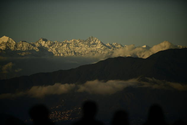 Mountains Seen As After To Intensify Rainfall Stopped Due To Influence Of Cyclone Arnab Nepalese people observe mountain ranges emerging from clouds in Kathmandu, Nepal, on October 31, 2026, after intensified rainfall subsided under the influence of Cyclone Arnab. The cyclone brought heavy precipitation to the region, prompting the Department of Hydrology and Meteorology to issue warnings of heavy rainfall. Kathmandu NP Nepal  Copyright: xNarayanxMaharjanx originalFilename: maharjan-mountain261031_npXz8.jpg